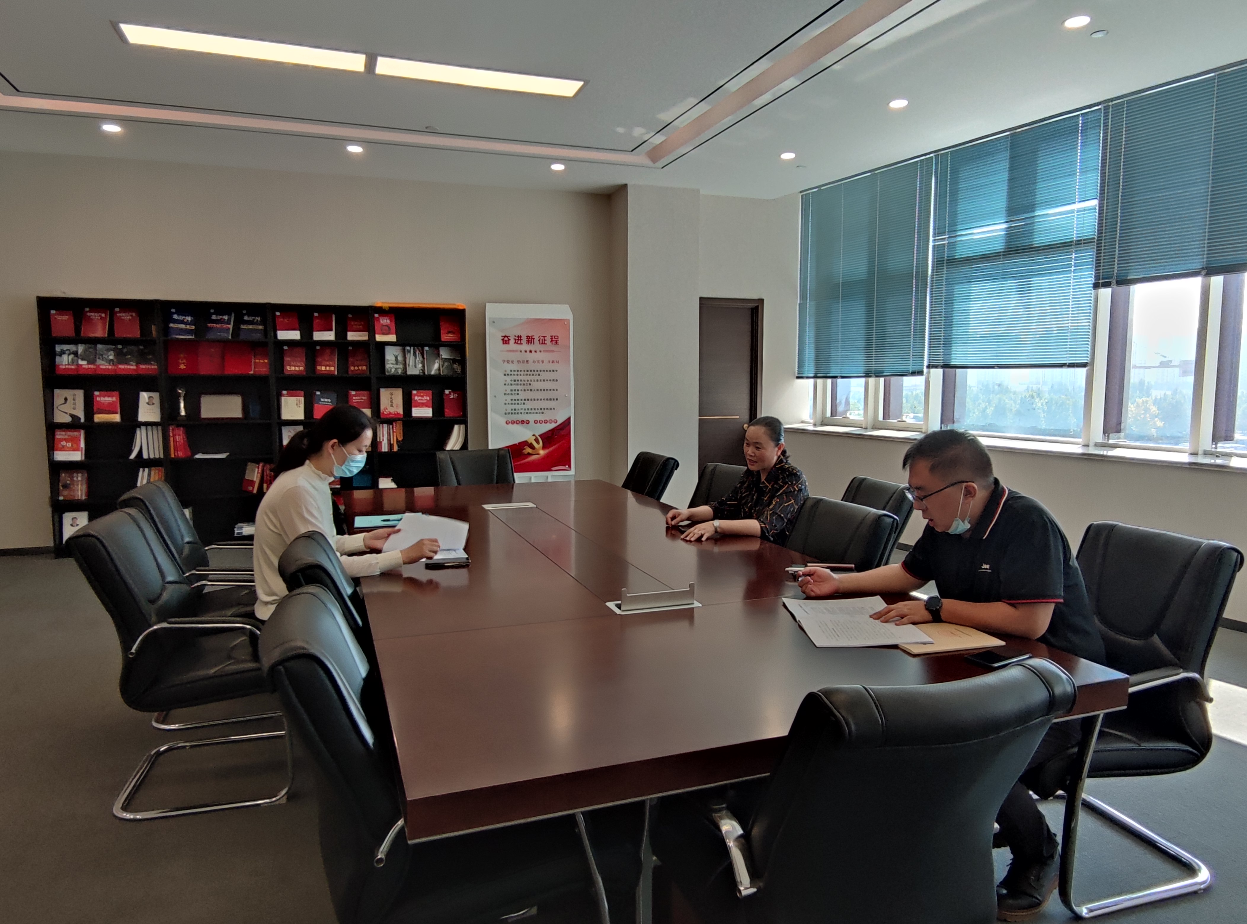 9月30日，桓台县工商联到结对共建两新组织调研企业党建工作。